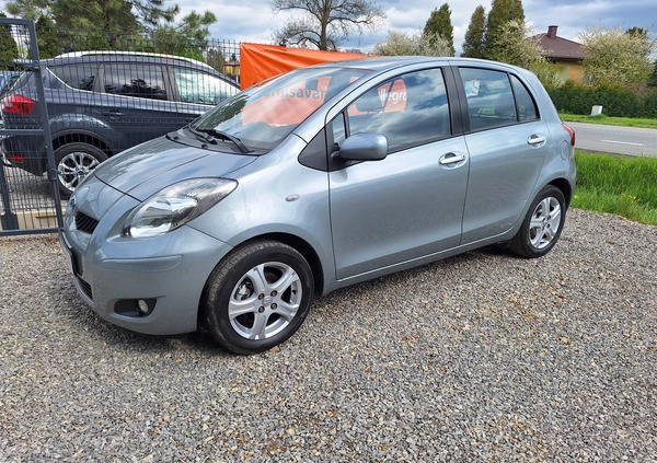 Toyota Yaris cena 20900 przebieg: 204000, rok produkcji 2010 z Wronki małe 137